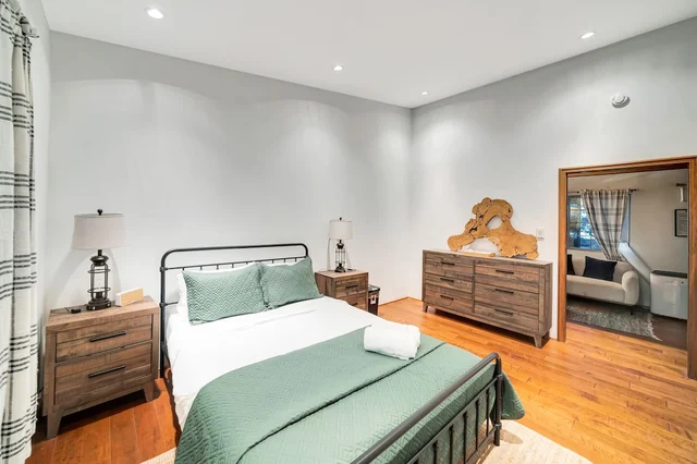 Bedroom 13 image 1