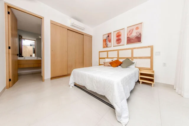 Bedroom 1 image 1