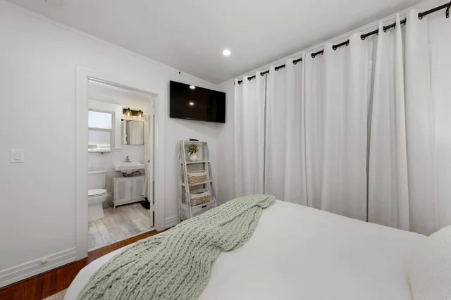 Bedroom 2 image 1
