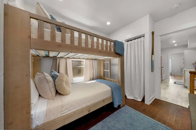 Bedroom 1 image 1