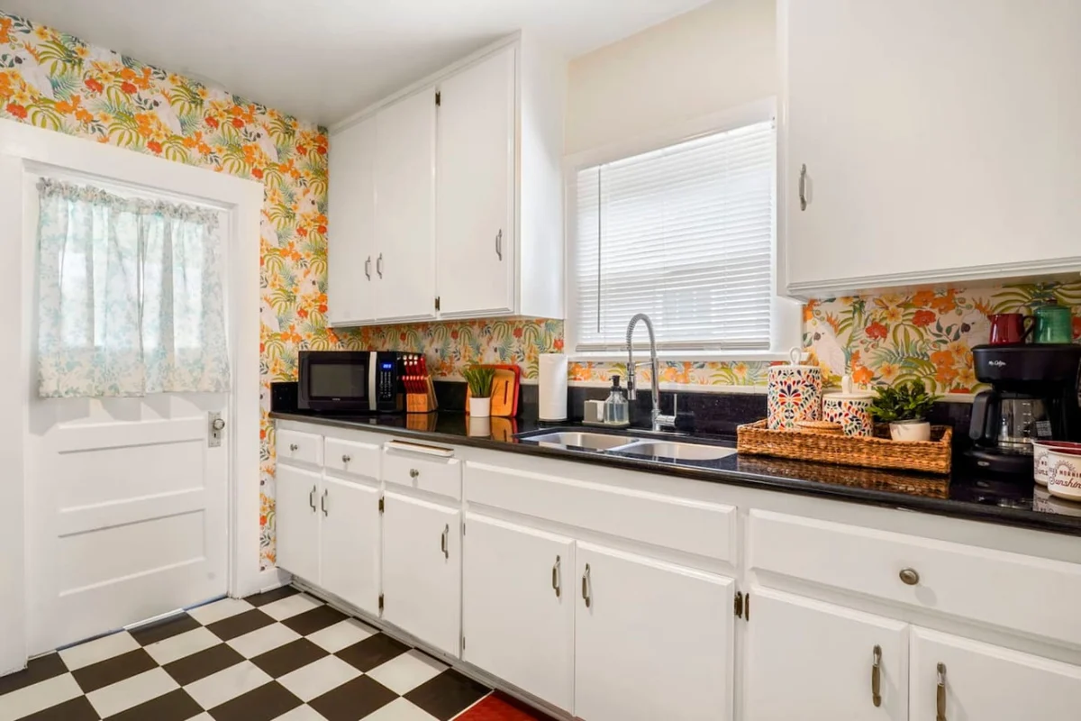 Bright and Quirky Hillcrest Craftsman property photo 4