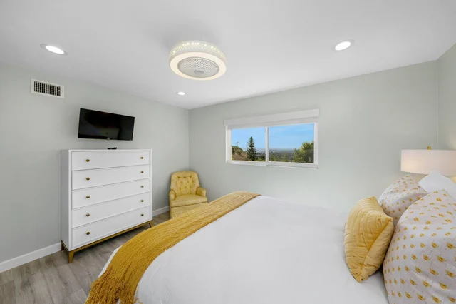 Bedroom 3 image 1