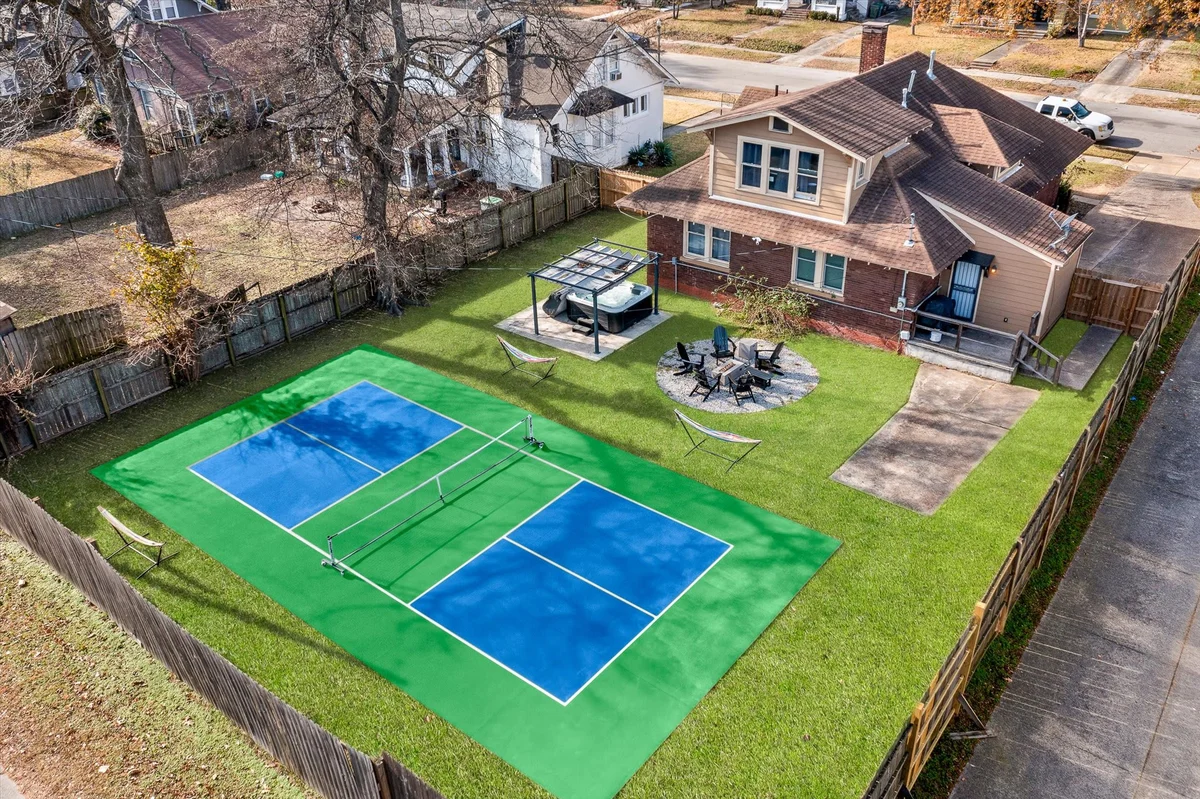 Pickleball Court Ev Power Cord Hot Tub Pool Table property photo 1