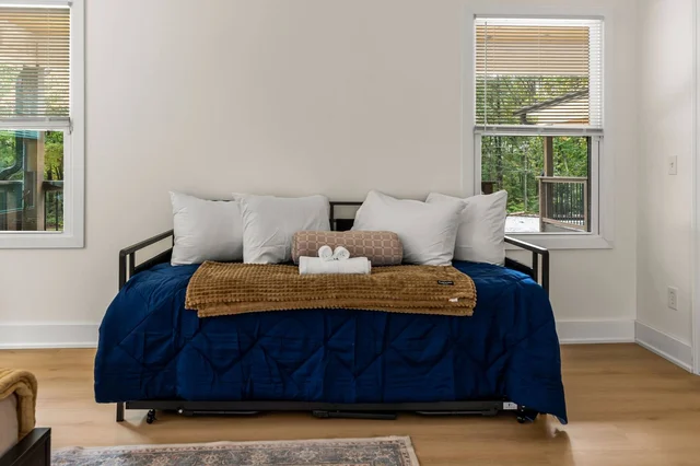 Bedroom 3 image 1
