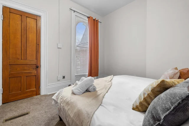 Bedroom 1 image 1