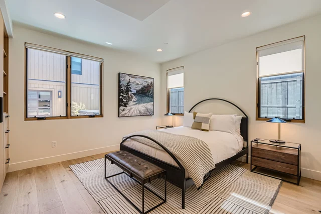Bedroom w/ Queen sofa sleeper image 1