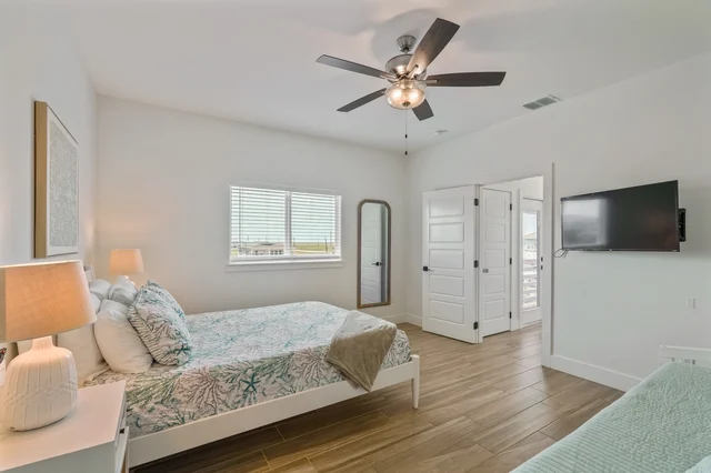 Bedroom 1 image 1