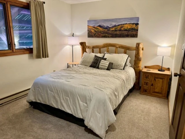 Bedroom 2 image 1