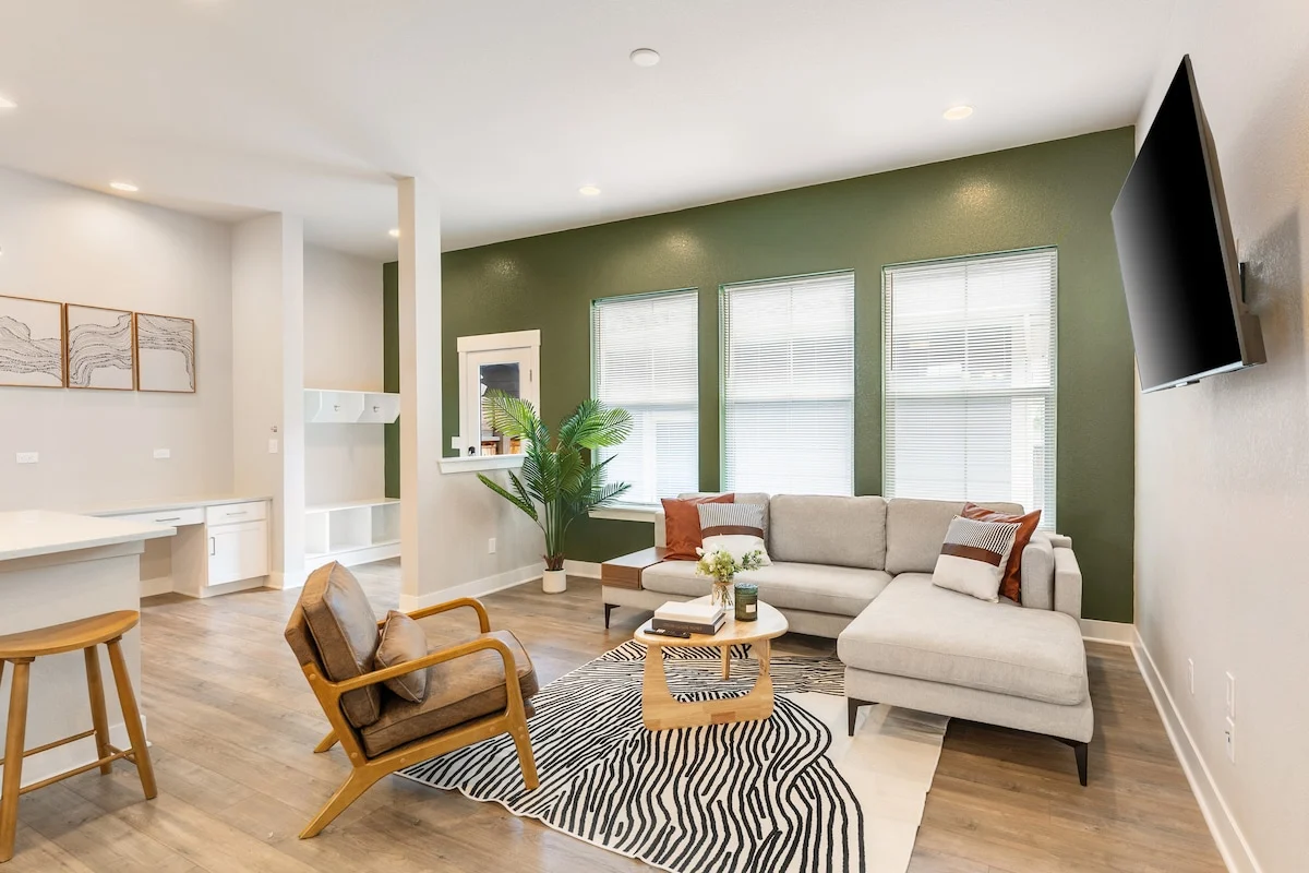 Central Park Townhouse w/ Garage, Fast WiFi property photo 3