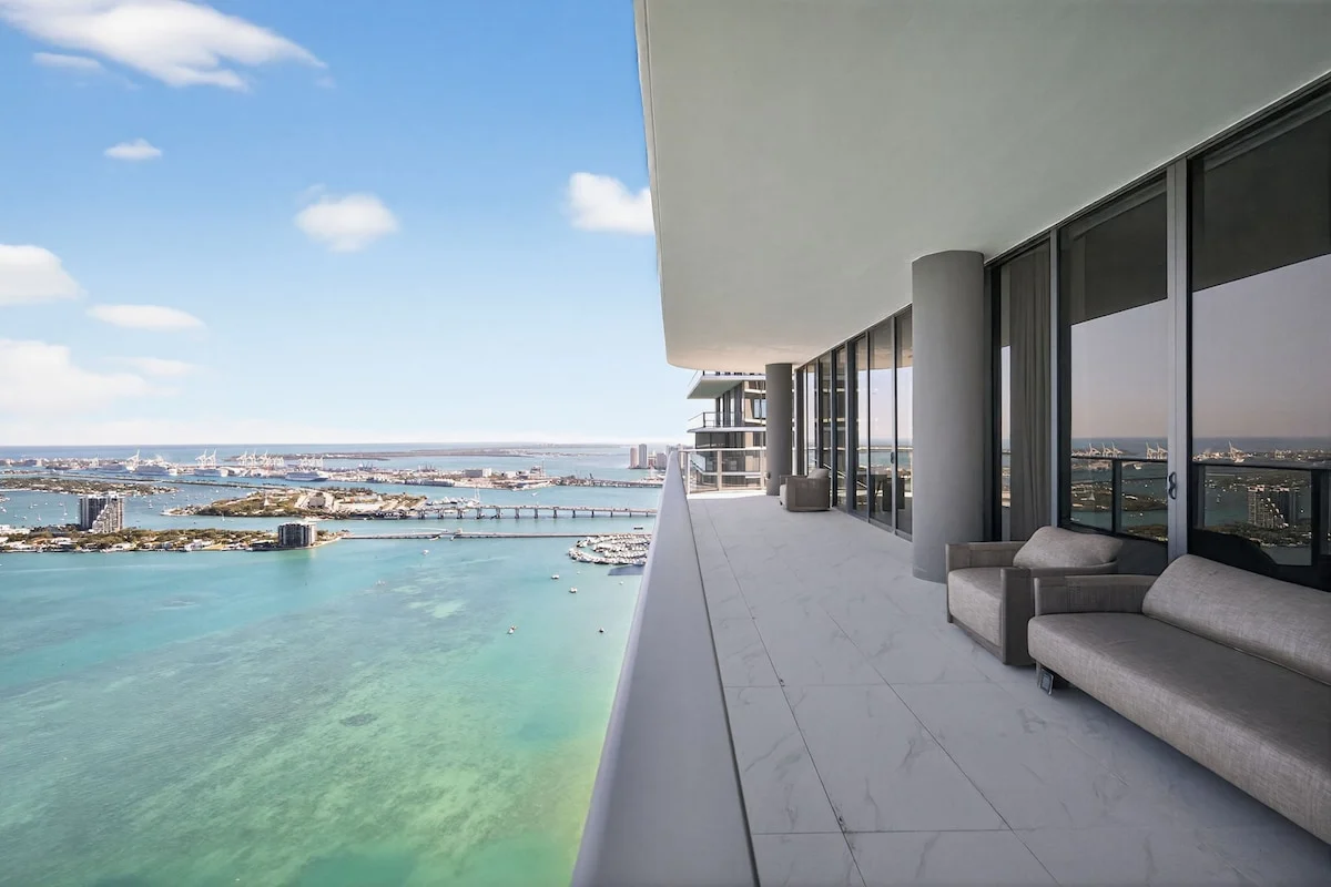 Luxury Waterfront Penthouse with Bay Views property photo 2