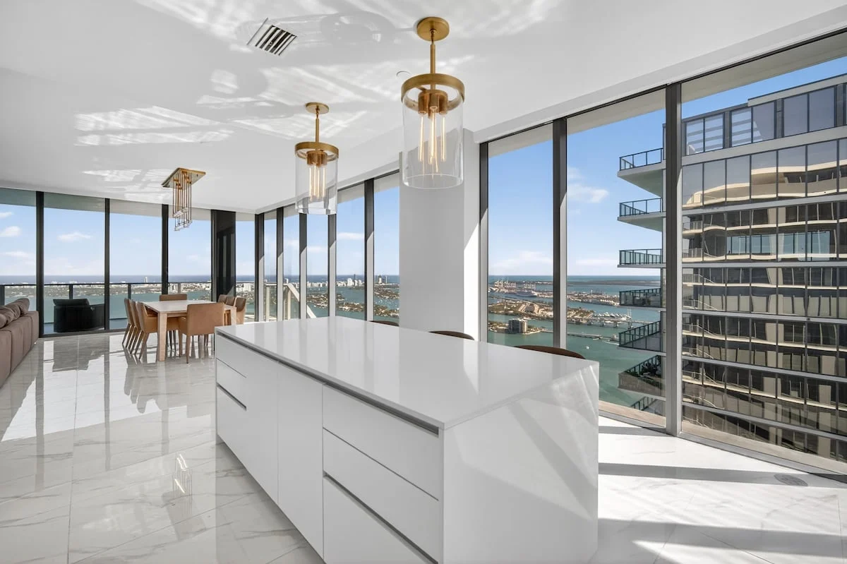 Luxury Waterfront Penthouse with Bay Views property photo 4