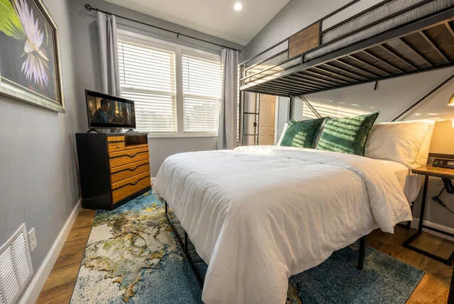 Bedroom 3 image 1