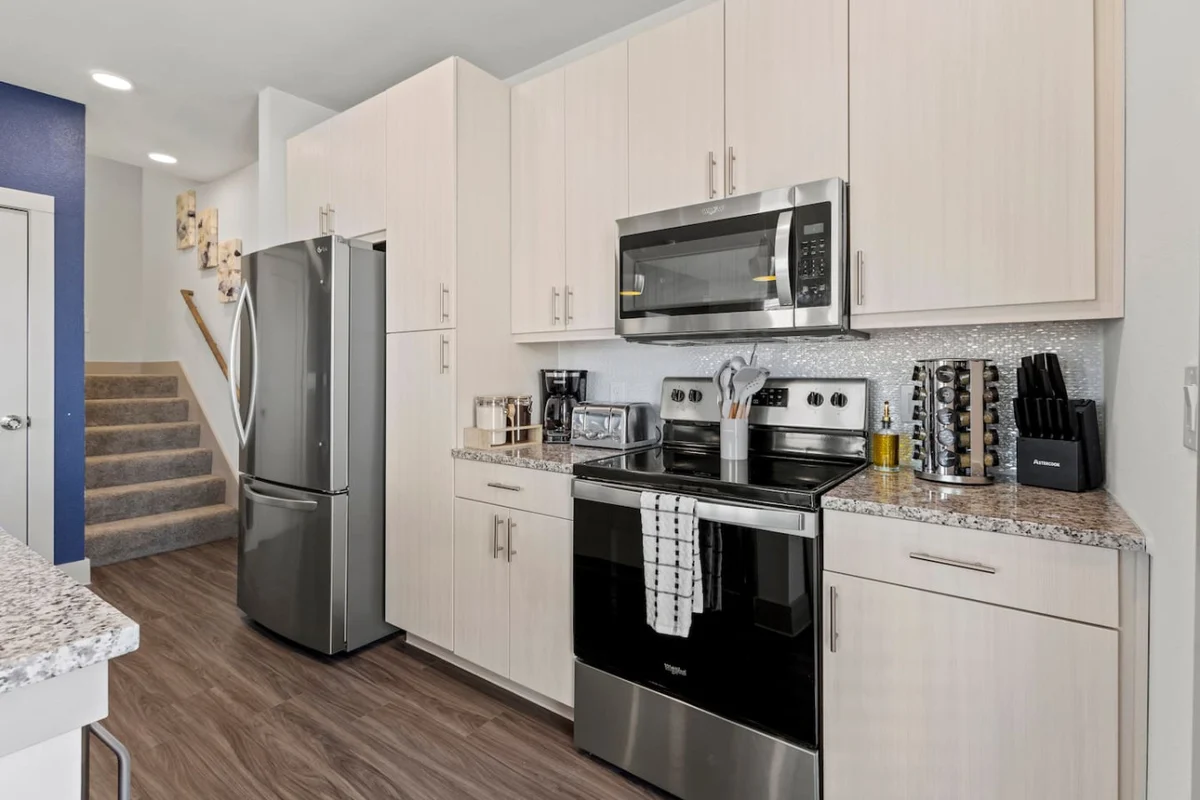 Stylish Near Uptown & Medical District property photo 3