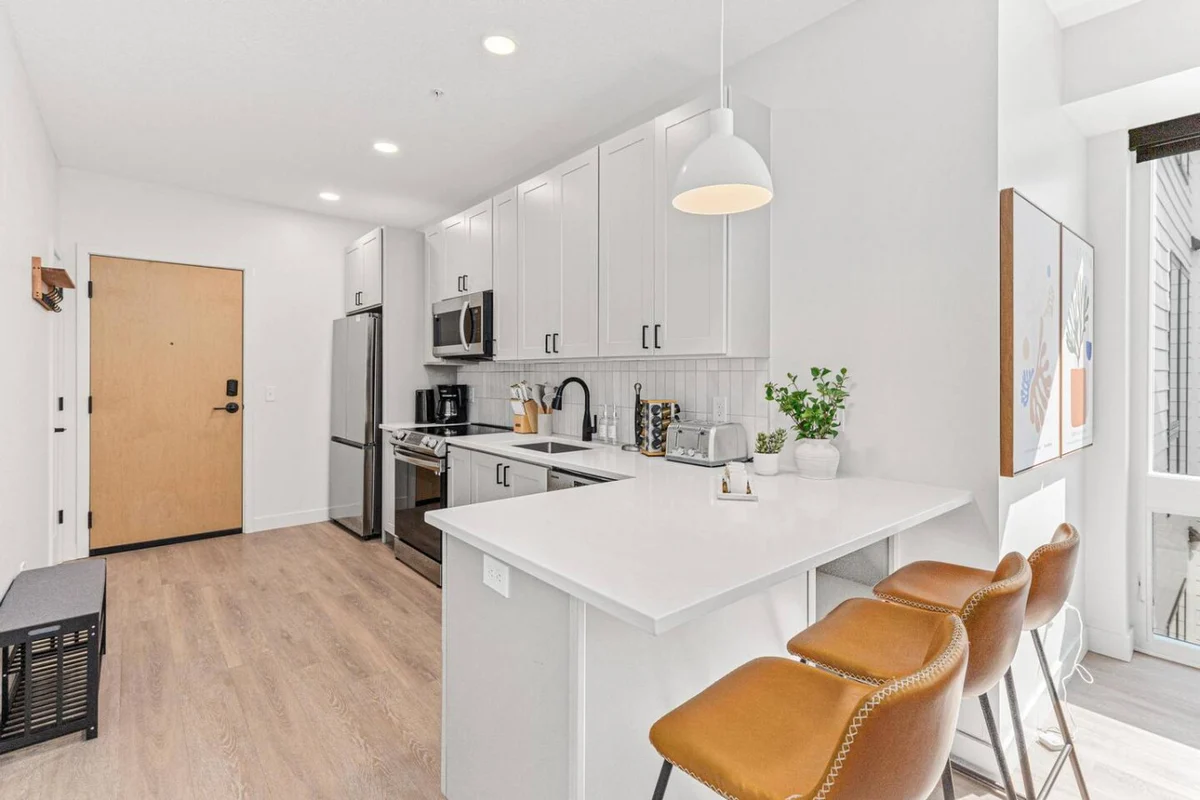 King Retreat w Gym, Wi-Fi, Office & Mins to DT property photo 4