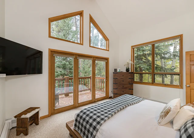 King Bedroom 2 (Bear Suite) image 1