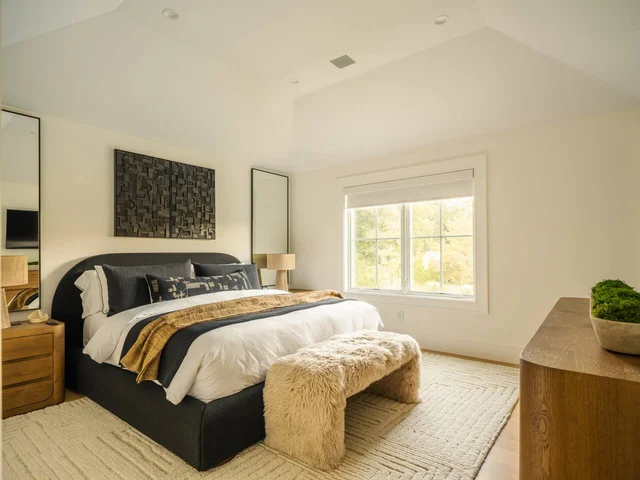 Bedroom 1 image 1
