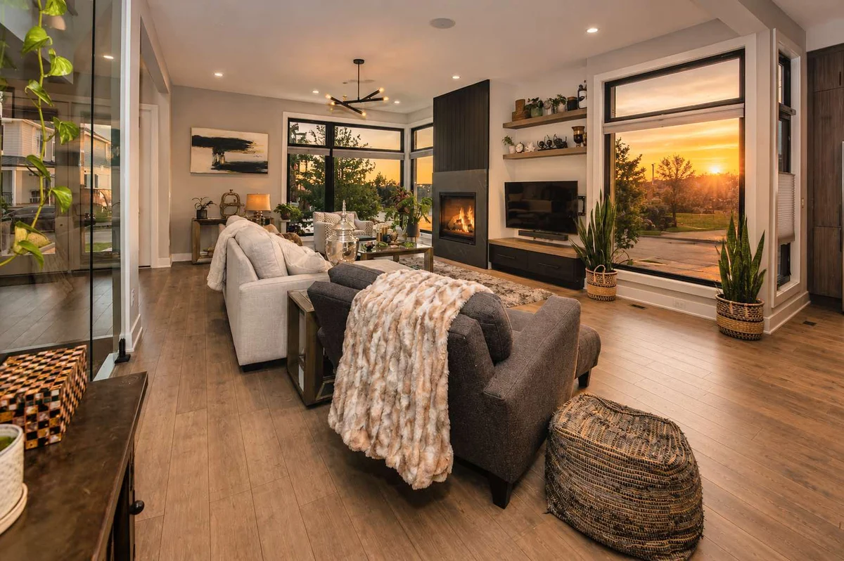Glass & Gold, Luxury, Hot Tub & Garage property photo 3