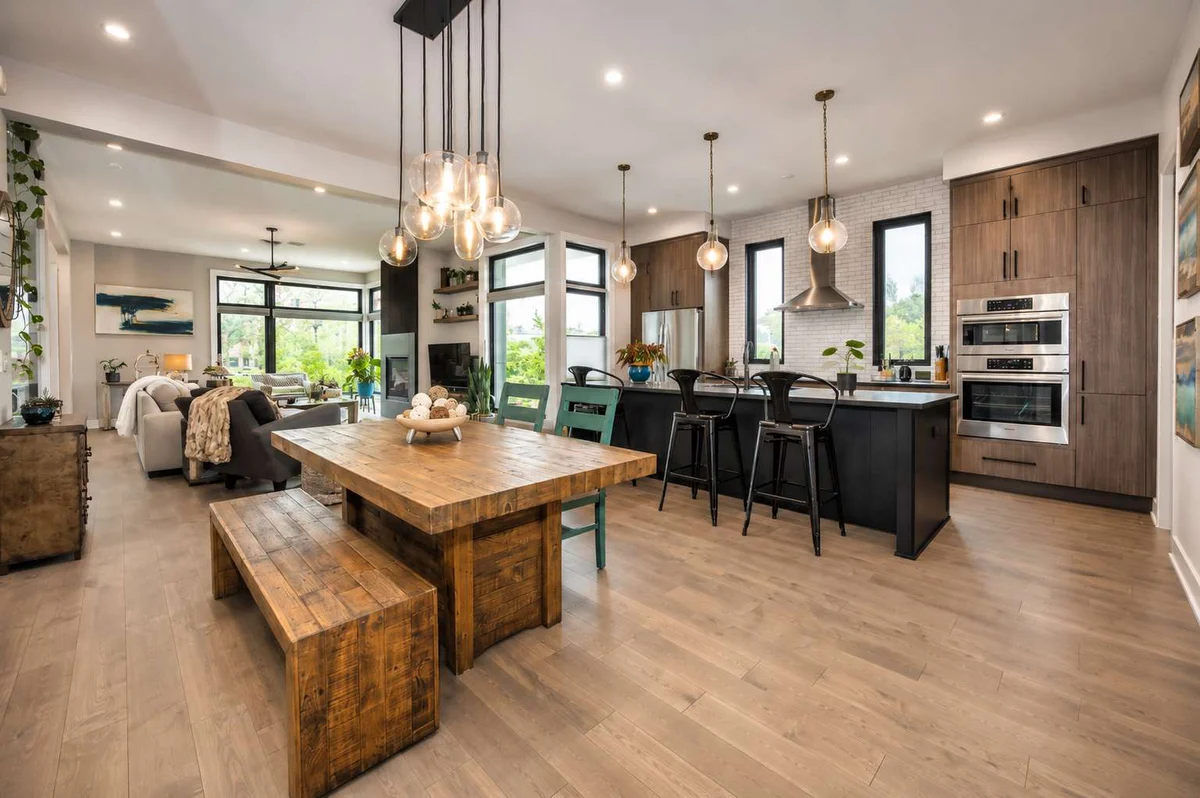 Glass & Gold, Luxury, Hot Tub & Garage property photo 4