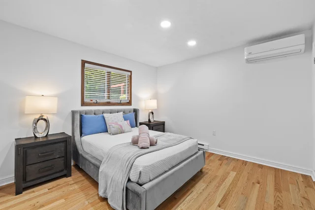 Bedroom 1 image 1