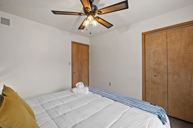 Bedroom 2 image 1