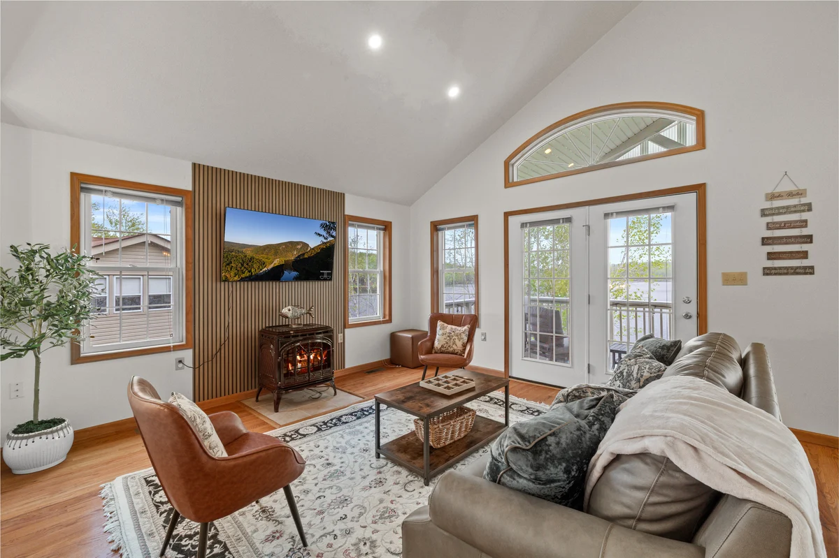 Lakeview Oasis property photo 3