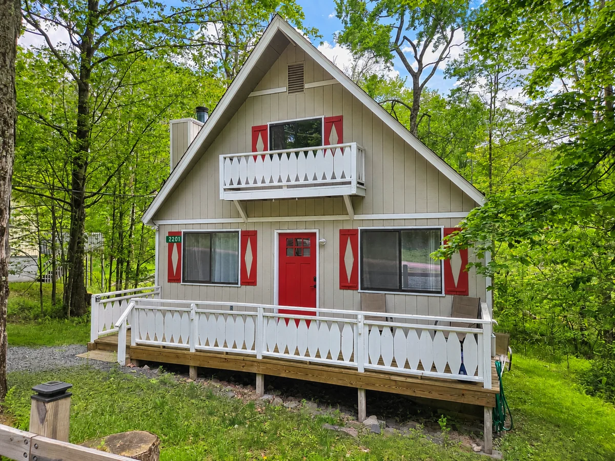 Serhii Chalet Pocono property photo 3
