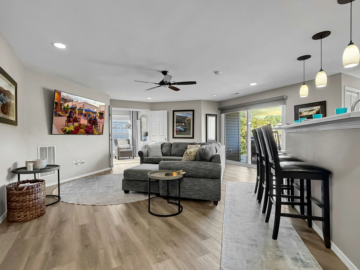 Lake view, beautiful spacious comfy property photo 3