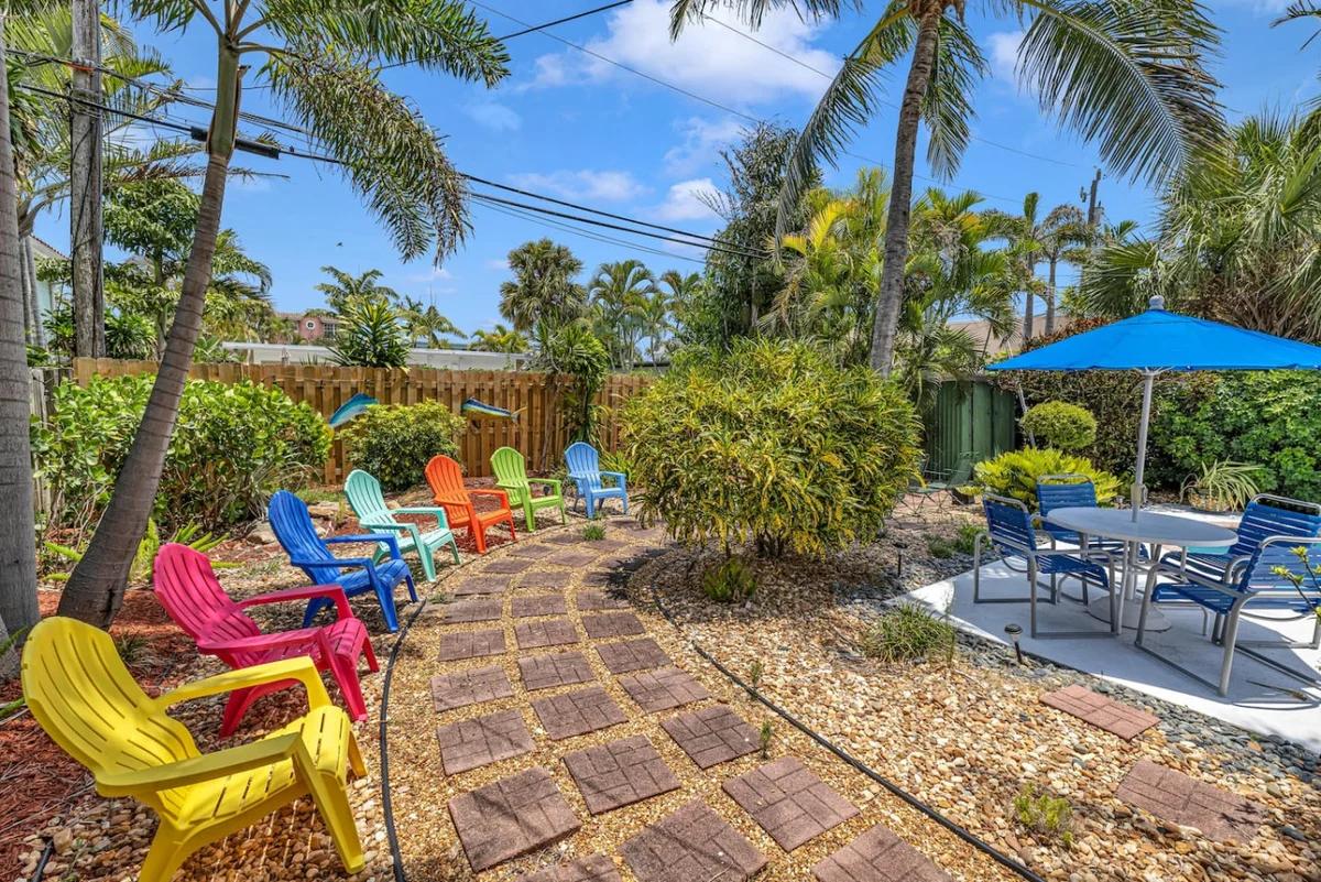 Steps to Beach, Pool + Walk to Dining & Shopping property photo 3