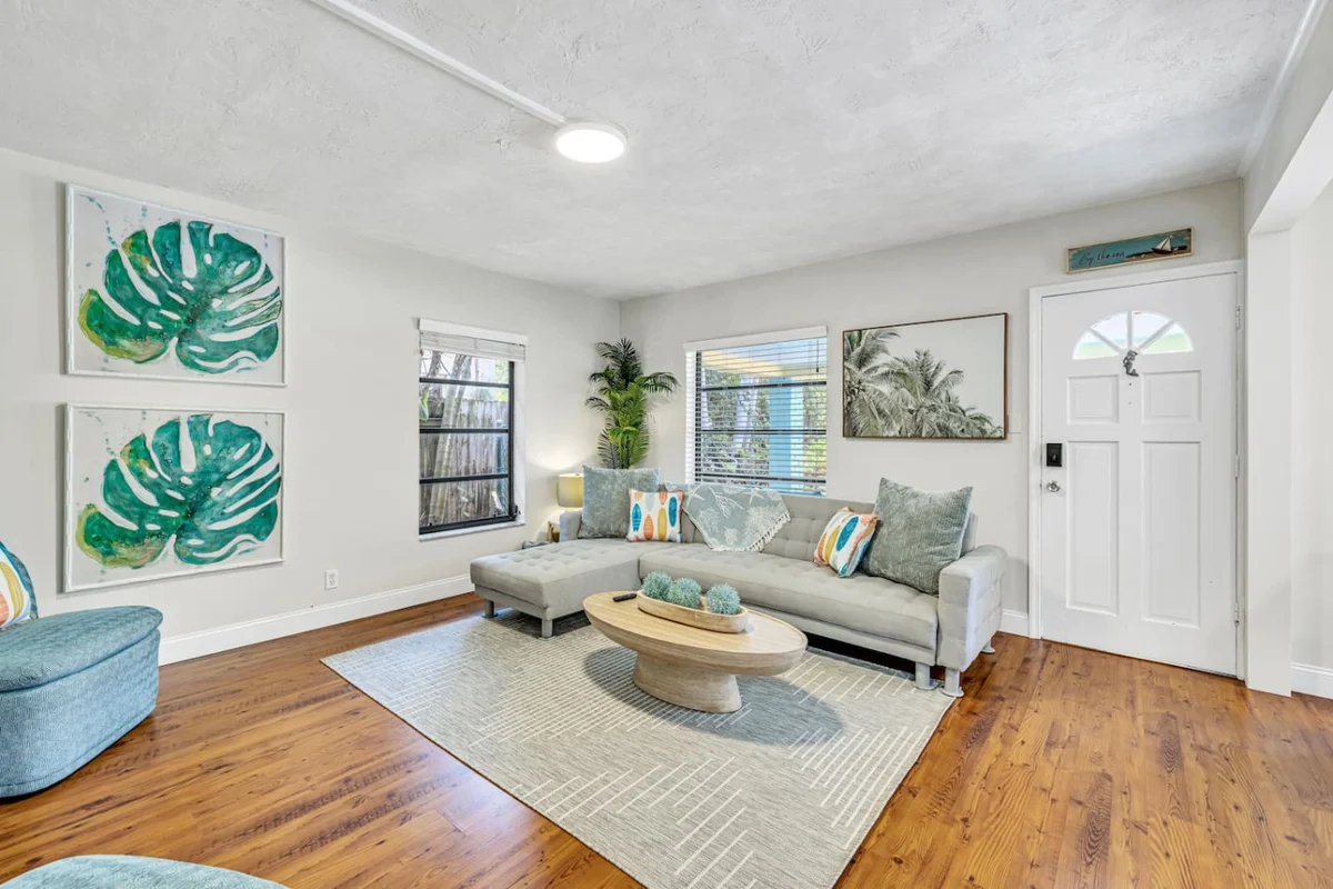 Steps to Beach, Pool + Walk to Dining & Shopping property photo 4