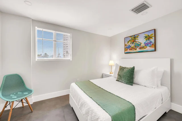 Bedroom 1 image 1