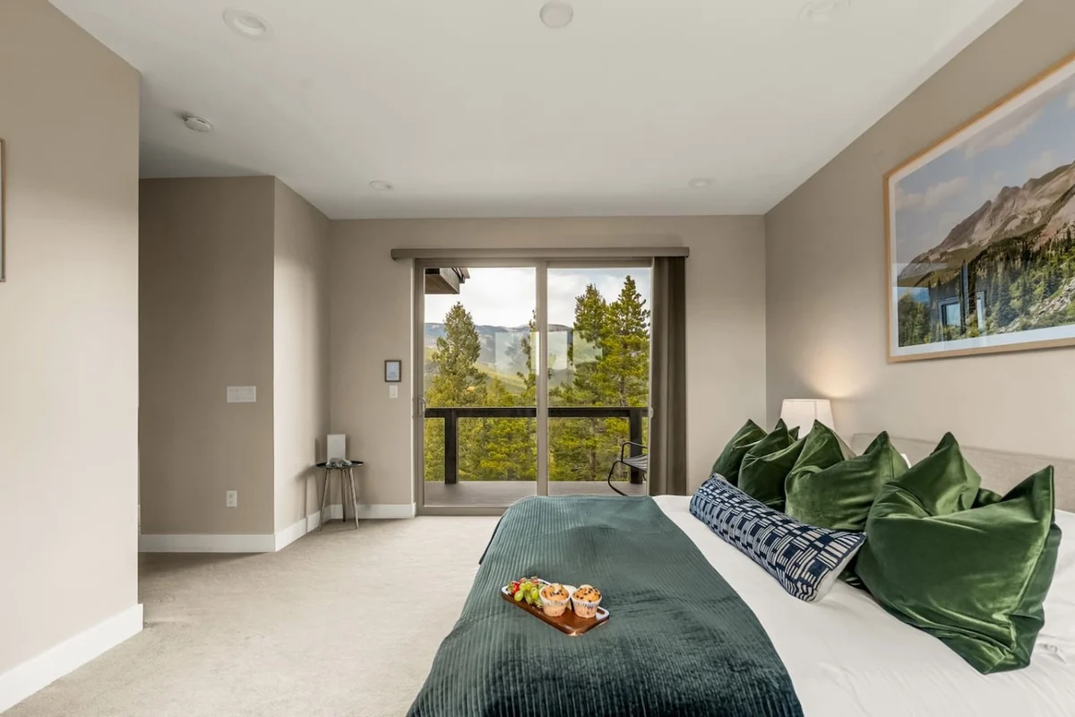 Summit Solace, LUXE 360° Views, Hot Tub, Games property photo 4