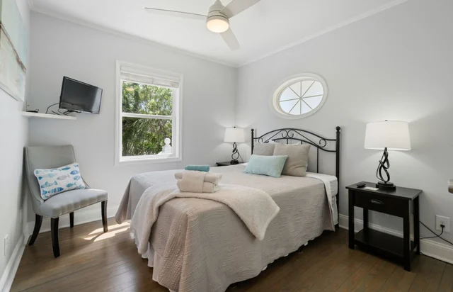Bedroom 3 image 1