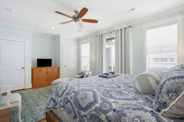 Bedroom 1 image 1