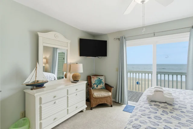 Bedroom 1 image 1