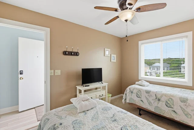 Bedroom 3 image 1
