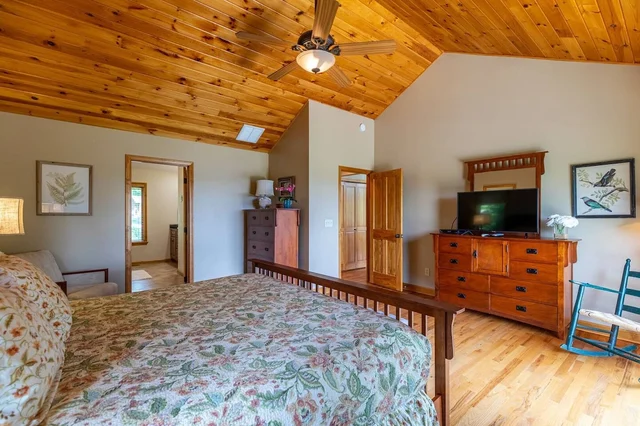 Bedroom image 1