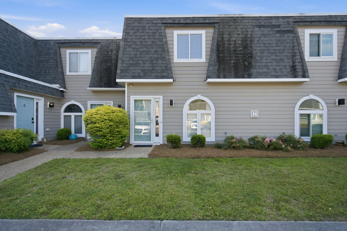 Minutes to Wrightsville Beach, Downtown & UNCW property photo 2