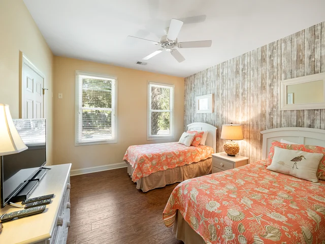 Bedroom 3 image 1