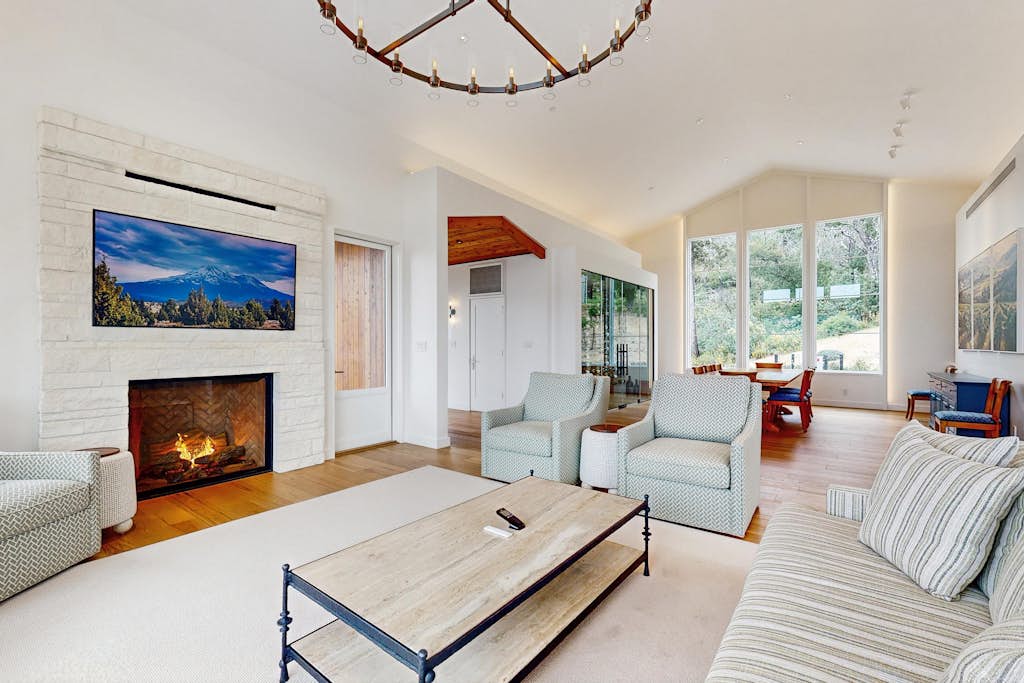 Franz Valley Escape - Calistoga Hilltop Home with Pool, Hot Tub and Vineyard Views property photo 3