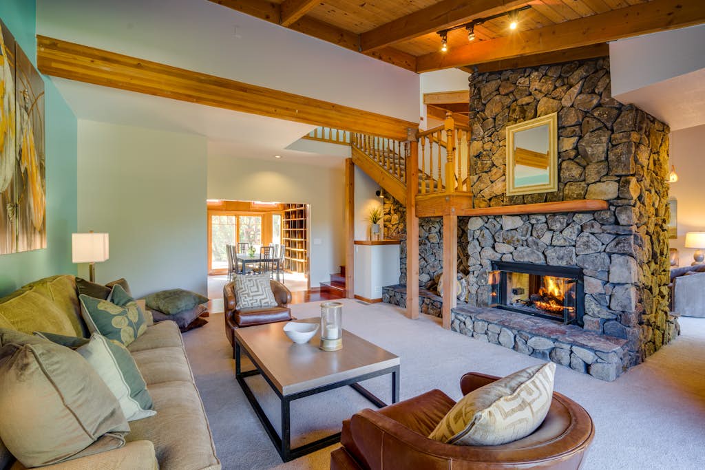 Leslie Creek House - Santa Rosa Wine Country Pool & Hot Tub Retreat property photo 3