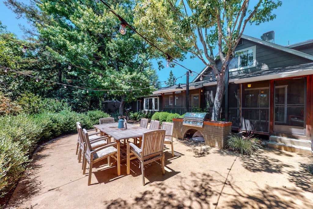 Modern Country Retre - Modern Sonoma Farmhouse with Pool & Hot Tub property photo 3