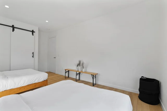 Bedroom 2 image 1
