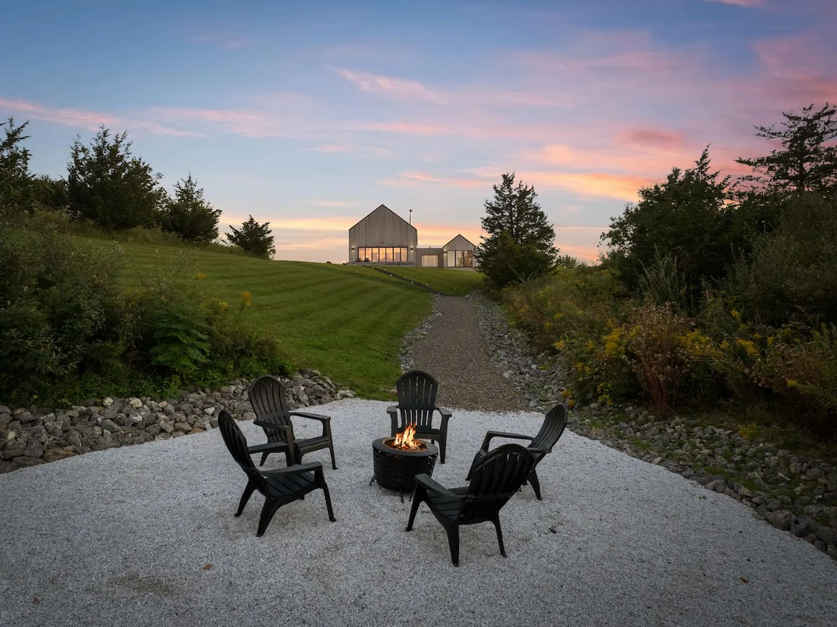 MODERN LAKE HOUSE property photo 3