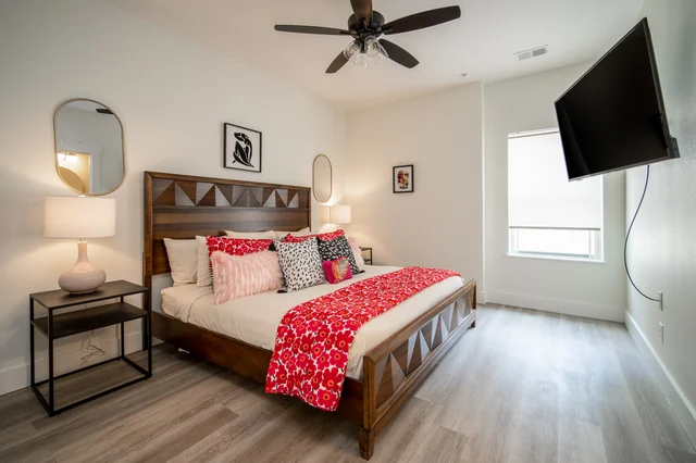 Upstairs King Bedroom image 1