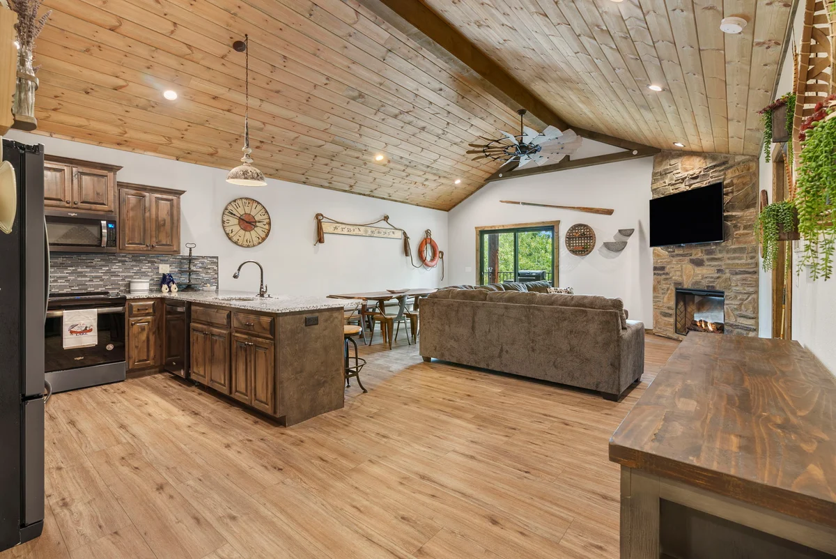 Indian Point - Lodges 156-48, DNR, NLV property photo 2