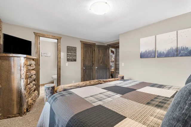 Bedroom 1 image 1