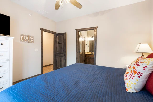Bedroom 3 image 1