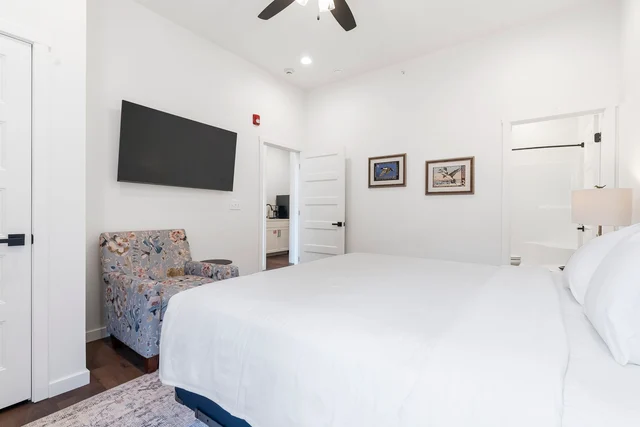 Bedroom 1 image 1