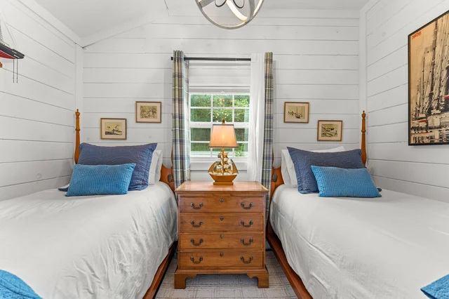 Bedroom 1 image 1