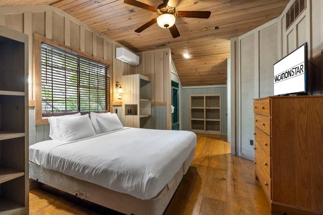 Upstairs Bedroom image 1